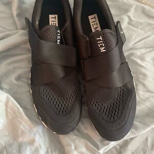 TIEM cycling spin shoes w/cleats 9.5 black slipstream geometric